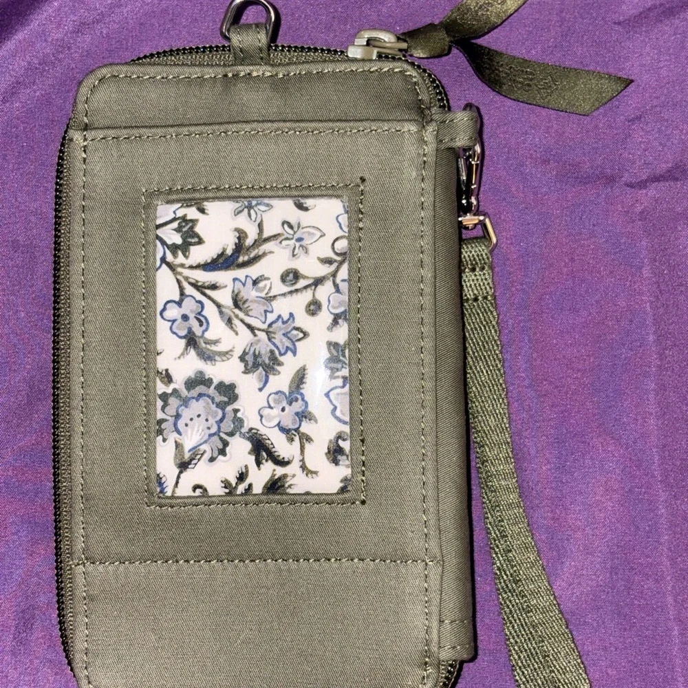 Vera Bradley RFID Smartphone Wristlet - Picture 1 of 8